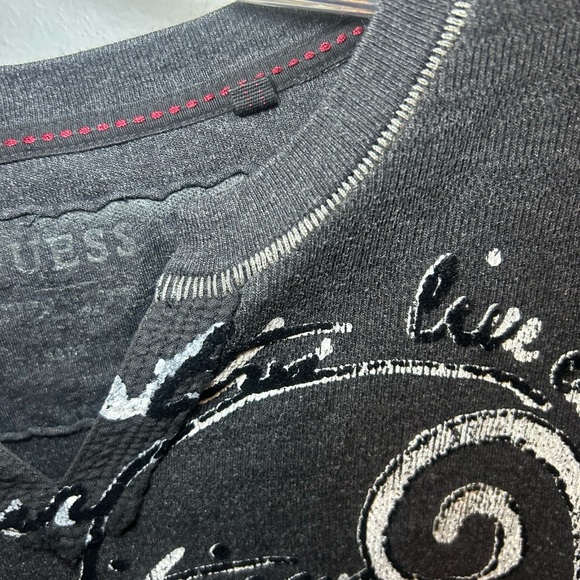 Vintage Guess "skull script" single stitch sweater - Picture 5 of 6
